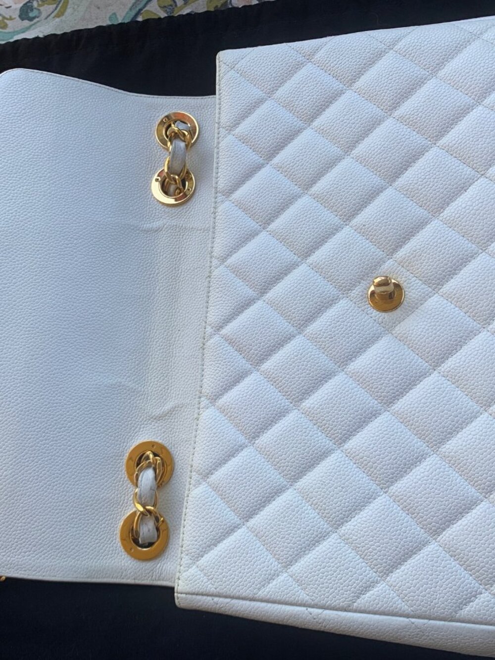 CHANEL Classic White Classic Flap Handbag, Caviar, 24k Hardware, 1997 era - Picture 4 of 17